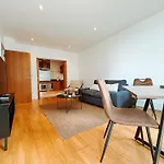 Two Bedroom Luxury Waterfront Apartment In London