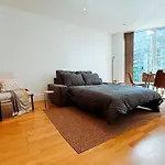 Two Bedroom Luxury Waterfront Apartment In London