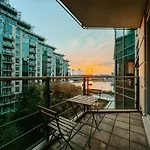 Two Bedroom Luxury Waterfront Apartment In London