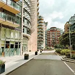 Two Bedroom Luxury Waterfront Apartment In London